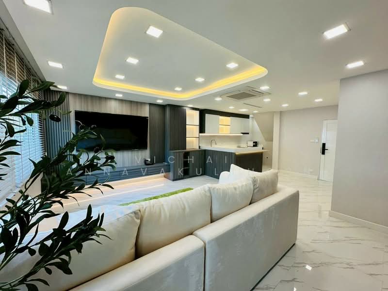 3-BR House, Bangkok, Din Daeng, Din Daeng, Bangkok, 3 Bedrooms, 300 sqm, Single Detached House For Rent, by Vichai  Annavakulthorn, 500270512 - DDproperty.com