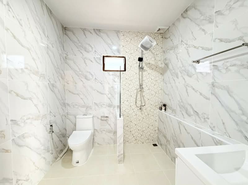 Detached House for Sale North Pattaya Near Sukhumvit, Chon Buri (Pattaya), Bang Lamung, Bang Lamung (Pattaya), Chon Buri (Pattaya), 3 Bedrooms, 238 sqm, Single Detached House For Sale, by PLC real estate, 500270871 - DDproperty.com