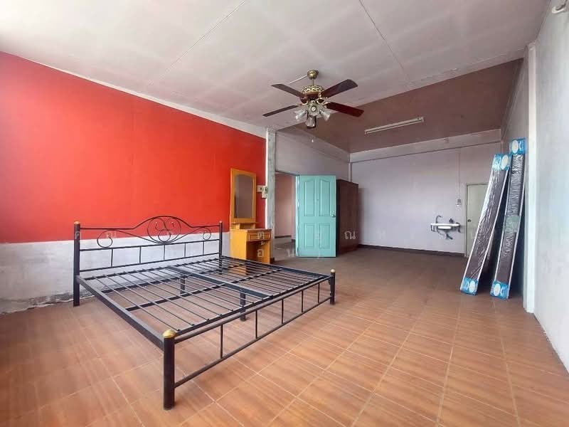 อาคารพาณิชย์ 3 คูหา 5.5 ชั้น 48 ตร.ว. อาคารพาณิชย์ ใกล้ท่าเรือข้ามฟากเภตรา ถนนปู่เจ้าสมิงพราย, สมุทรปราการ, ถนนปู่เจ้าสมิงพราย, บางหญ้าแพรก, พระประแดง, สมุทรปราการ, 400 ตร.ม., ตึกแถว-อาคารพาณิชย์ ขาย, โดย คุณ ภควัต อุณหรัตน์ (อ้น), 500270892 - DDproperty.com