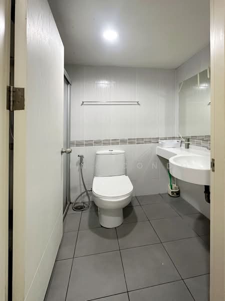 Lumpini Place Srinakarin-Huamak Station, Bangkok, Srinakarin Road, Suan Luang, Suan Luang, Bangkok, 1 Bedroom, 33 sqm, Condo For Rent, by Living Condo, 500270909 - DDproperty.com