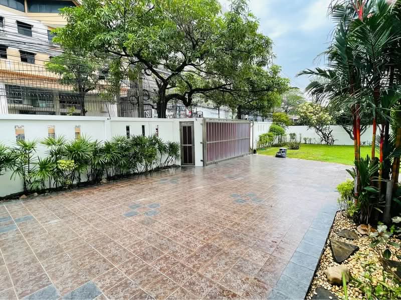 รัชดา 32, Bangkok, Chan Kasem, Chatuchak, Bangkok, 4 Bedrooms, 450 sqm, Single Detached House For Rent, by Adisorn Ploymeerassamee, 500270930 - DDproperty.com