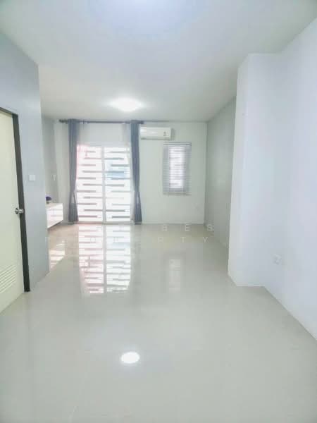 โกลเด้น ทาวน์ แหลมฉบัง-ศรีสุวิช, Chon Buri (Pattaya), Bang Lamung, Bang Lamung (Pattaya), Chon Buri (Pattaya), 2 Bedrooms, 42 sqm, Townhouse For Sale, by The Best Property เฟียต, 500270972 - DDproperty.com