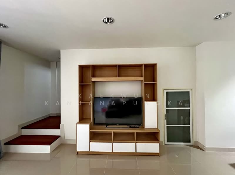 3-Bedroom House for Rent in San Khong Luang, Rob Wiang, Chiang Rai – Only 5 Minutes to City Center (, Chiang Rai, Rob Wieng, Muang Chiang Rai, Chiang Rai, 3 Bedrooms, 120 sqm, Townhouse For Rent, by Kaekwun Kanjanapungka, 500271027 - DDproperty.com