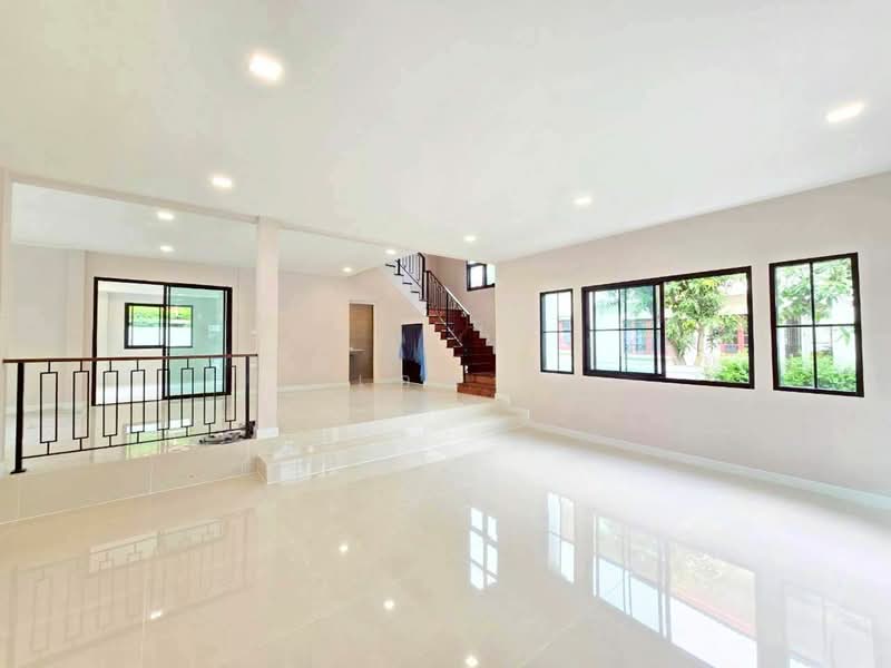 Ladawan Pinklao-Borommaratchachonnani, Bangkok, Borommaratchachonnani Road, Sala Thammasop, Thawi Watthana, Bangkok, 4 Bedrooms, 348 sqm, Single Detached House For Sale, by เอนก, 500271049 - DDproperty.com