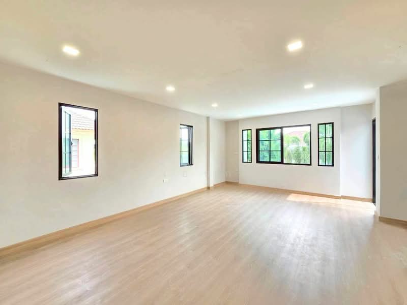 Ladawan Pinklao-Borommaratchachonnani, Bangkok, Borommaratchachonnani Road, Sala Thammasop, Thawi Watthana, Bangkok, 4 Bedrooms, 348 sqm, Single Detached House For Sale, by เอนก, 500271049 - DDproperty.com