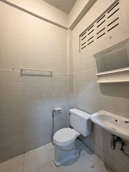 Moobaan Rungkit Villa 7, Bangkok, Soi Romklao 54, Khlong Sam Prawet, Lat Krabang, Bangkok, 2 Bedrooms, 100 sqm, Townhouse For Sale, by เป๊ปเปอร์, 500271244 - DDproperty.com