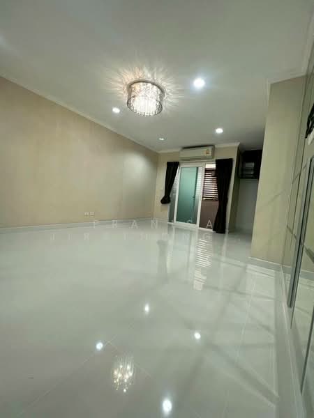 Baan Klang Muang Rama 9 (Motorway), Bangkok, New Bangkok-Chonburi Road, Suan Luang, Suan Luang, Bangkok, 3 Bedrooms, 300 sqm, Single Detached House For Sale, by Pranisa Jirathongpoon, 500271381 - DDproperty.com