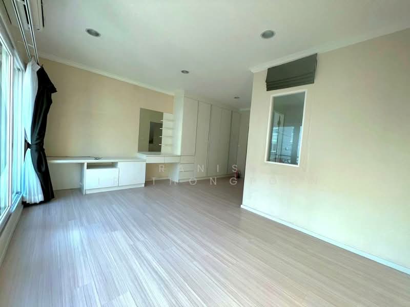 Baan Klang Muang Rama 9 (Motorway), Bangkok, New Bangkok-Chonburi Road, Suan Luang, Suan Luang, Bangkok, 3 Bedrooms, 300 sqm, Single Detached House For Sale, by Pranisa Jirathongpoon, 500271381 - DDproperty.com