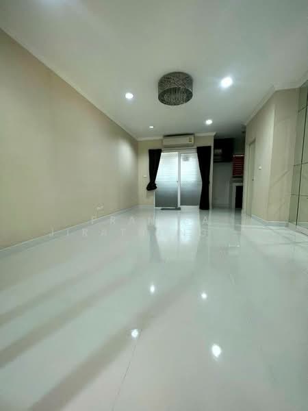 Baan Klang Muang Rama 9 (Motorway), Bangkok, New Bangkok-Chonburi Road, Suan Luang, Suan Luang, Bangkok, 3 Bedrooms, 300 sqm, Single Detached House For Sale, by Pranisa Jirathongpoon, 500271381 - DDproperty.com