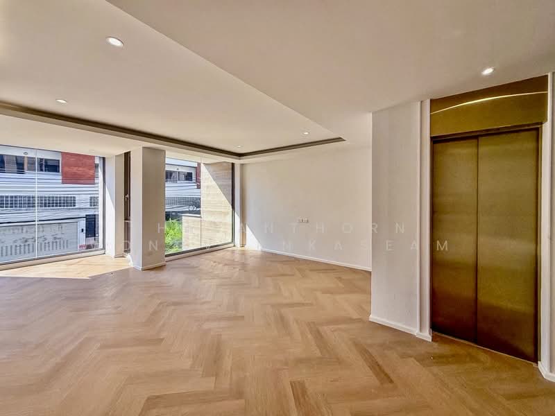 Home Office Predi 14, Bangkok, Phra Kanong Nua, Watthana, Bangkok, 5 Bedrooms, 547 sqm, Townhouse For Rent, by Thananthorn Wongvarnkaseam, 500271444 - DDproperty.com