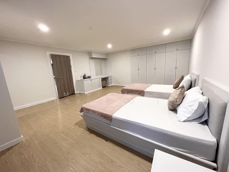 Oriental Towers, Bangkok, 25 Soi Ekkamai 12, Ekkamai Road, Khlong Tan Nua, Watthana, Bangkok, 4 Bedrooms, 458 sqm, Condo For Sale, by Smart Living Bangkok Co.,Ltd., 500271519 - DDproperty.com