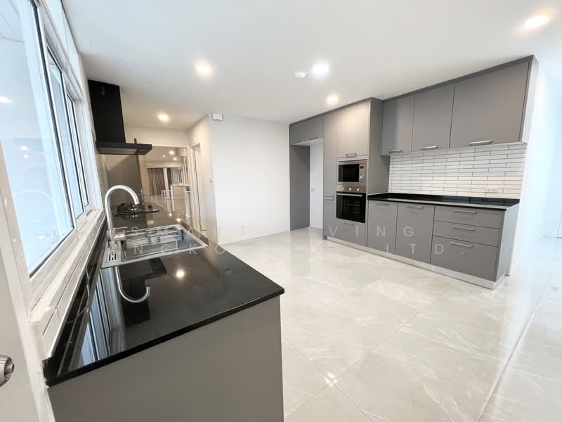 Oriental Towers, Bangkok, 25 Soi Ekkamai 12, Ekkamai Road, Khlong Tan Nua, Watthana, Bangkok, 4 Bedrooms, 458 sqm, Condo For Sale, by Smart Living Bangkok Co.,Ltd., 500271519 - DDproperty.com