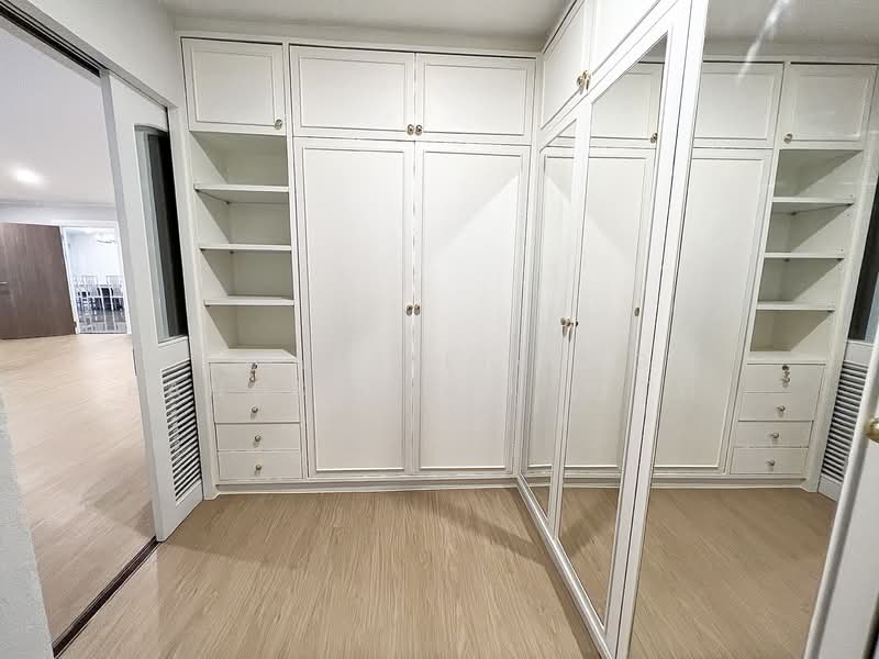 Oriental Towers, Bangkok, 25 Soi Ekkamai 12, Ekkamai Road, Khlong Tan Nua, Watthana, Bangkok, 4 Bedrooms, 458 sqm, Condo For Sale, by Smart Living Bangkok Co.,Ltd., 500271519 - DDproperty.com