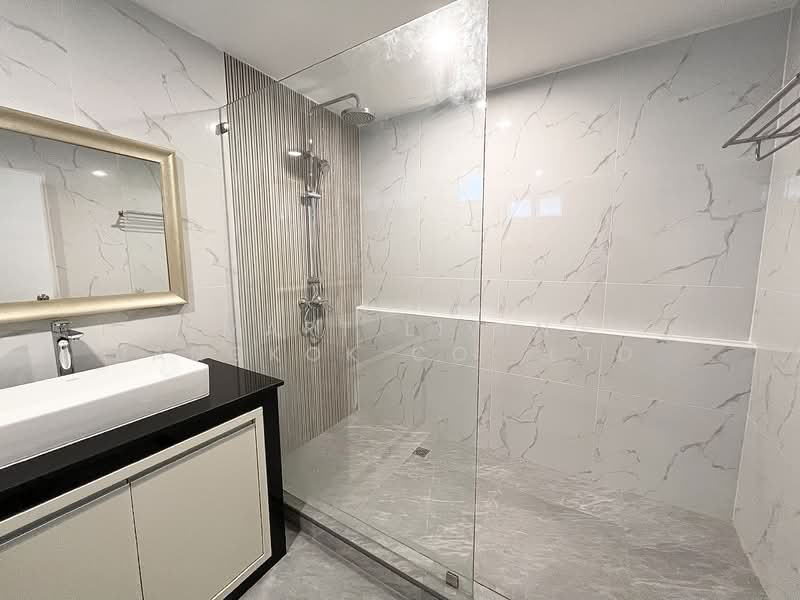 Oriental Towers, Bangkok, 25 Soi Ekkamai 12, Ekkamai Road, Khlong Tan Nua, Watthana, Bangkok, 4 Bedrooms, 458 sqm, Condo For Sale, by Smart Living Bangkok Co.,Ltd., 500271519 - DDproperty.com