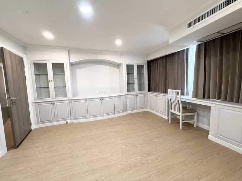 Oriental Towers, Bangkok, 25 Soi Ekkamai 12, Ekkamai Road, Khlong Tan Nua, Watthana, Bangkok, 4 Bedrooms, 458 sqm, Condo For Sale, by Smart Living Bangkok Co.,Ltd., 500271519 - DDproperty.com
