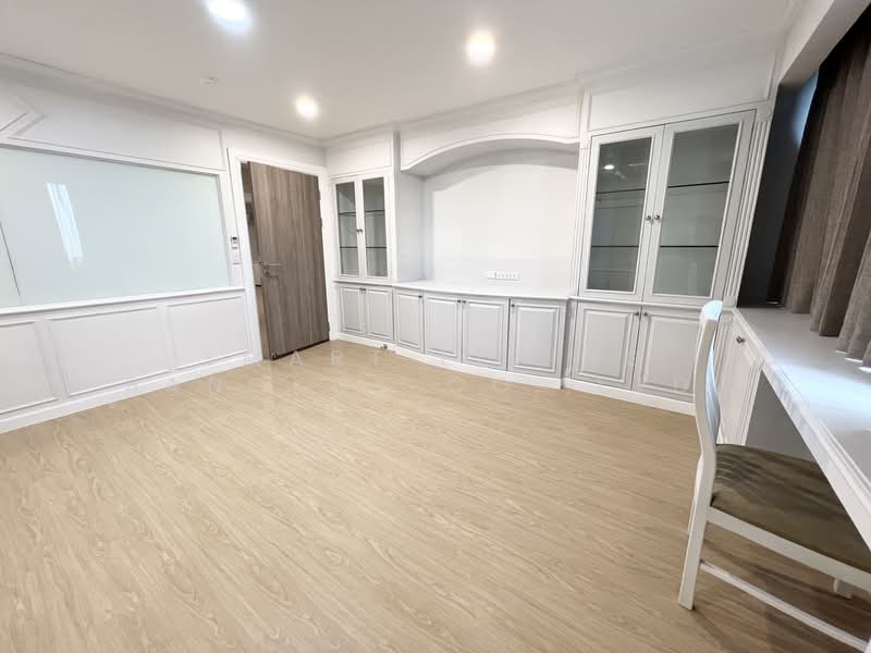 Oriental Towers, Bangkok, 25 Soi Ekkamai 12, Ekkamai Road, Khlong Tan Nua, Watthana, Bangkok, 4 Bedrooms, 458 sqm, Condo For Sale, by Smart Living Bangkok Co.,Ltd., 500271519 - DDproperty.com