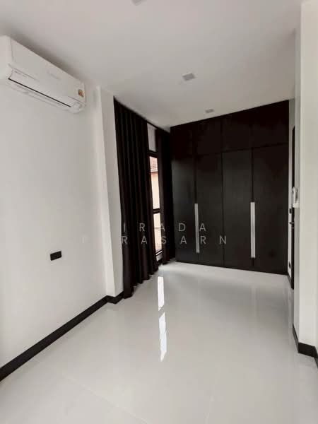 เช่า บ้านเดี่ยว 3 ชั้น ลาดพร้าว 94 พร้อมเข้าอยู่, Bangkok, Phlapphla, Wang Thonglang, Bangkok, 5 Bedrooms, 310 sqm, Single Detached House For Rent, by Airada Parasarn, 500271524 - DDproperty.com