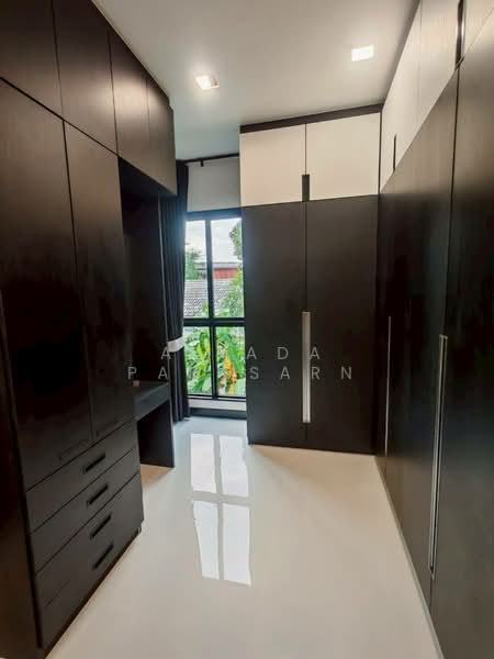 เช่า บ้านเดี่ยว 3 ชั้น ลาดพร้าว 94 พร้อมเข้าอยู่, Bangkok, Phlapphla, Wang Thonglang, Bangkok, 5 Bedrooms, 310 sqm, Single Detached House For Rent, by Airada Parasarn, 500271524 - DDproperty.com