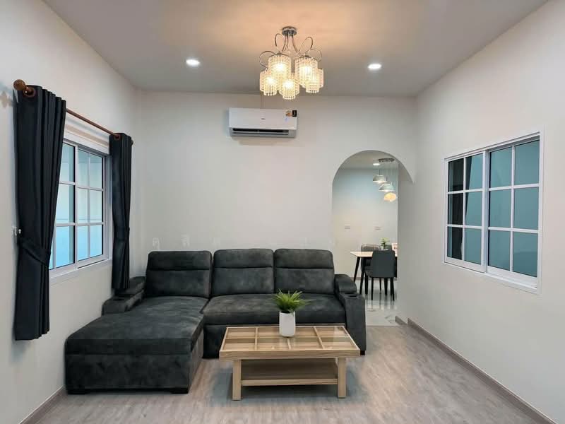 ให้เช่าบ้านเดี่ยวรีโนเวทใหม่ ม.คลาสสิคโฮม ไร่กล้วย ศรีราชา, Chon Buri (Pattaya), Surasak, Si Racha, Chon Buri (Pattaya), 4 Bedrooms, 150 sqm, Single Detached House For Rent, by Dusit Saengfa, 500271562 - DDproperty.com