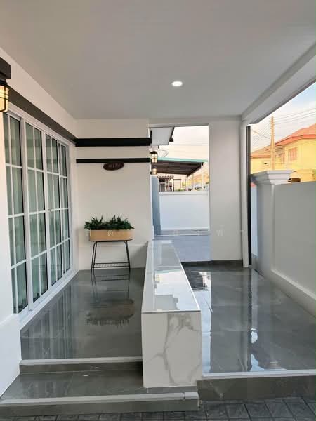 ให้เช่าบ้านเดี่ยวรีโนเวทใหม่ ม.คลาสสิคโฮม ไร่กล้วย ศรีราชา, Chon Buri (Pattaya), Surasak, Si Racha, Chon Buri (Pattaya), 4 Bedrooms, 150 sqm, Single Detached House For Rent, by Dusit Saengfa, 500271562 - DDproperty.com