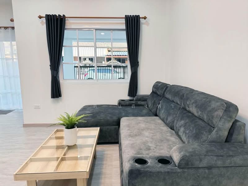 ให้เช่าบ้านเดี่ยวรีโนเวทใหม่ ม.คลาสสิคโฮม ไร่กล้วย ศรีราชา, Chon Buri (Pattaya), Surasak, Si Racha, Chon Buri (Pattaya), 4 Bedrooms, 150 sqm, Single Detached House For Rent, by Dusit Saengfa, 500271562 - DDproperty.com