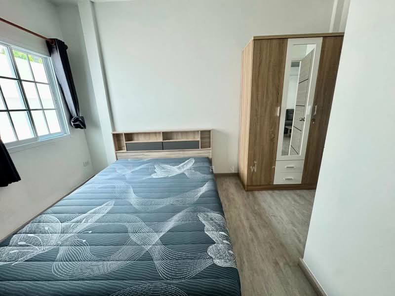 ให้เช่าบ้านเดี่ยวรีโนเวทใหม่ ม.คลาสสิคโฮม ไร่กล้วย ศรีราชา, Chon Buri (Pattaya), Surasak, Si Racha, Chon Buri (Pattaya), 4 Bedrooms, 150 sqm, Single Detached House For Rent, by Dusit Saengfa, 500271562 - DDproperty.com