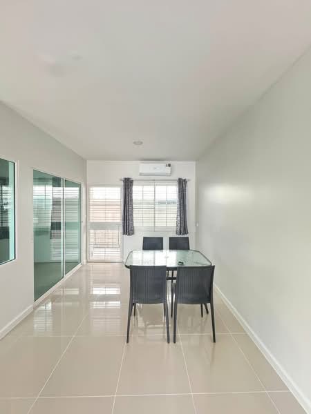 ให้เช่าทาวน์โฮม ม.เสนาวีว่า(เจซิตี้ ) อัสสัมชัญ ศรีราชา, Chon Buri (Pattaya), Surasak, Si Racha, Chon Buri (Pattaya), 3 Bedrooms, 65 sqm, Townhouse For Rent, by Dusit Saengfa, 500271575 - DDproperty.com