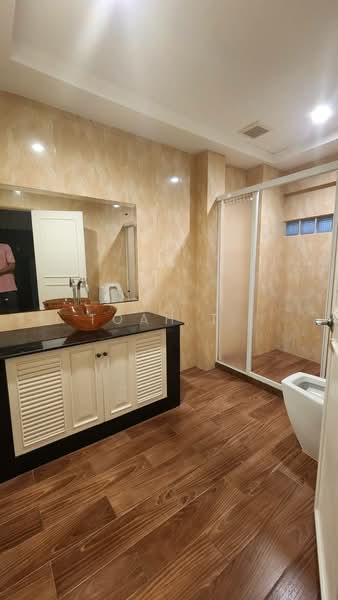 อาคารให้เช่า เอกมัย สุขุมวิท : Building for rent, Ekkamai, Sukhumvit., กรุงเทพ, คลองตันเหนือ, วัฒนา, กรุงเทพ, 250 ตร.ม., ตึกแถว-อาคารพาณิชย์ ให้เช่า, โดย TOAH T., 500271576 - DDproperty.com