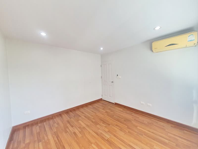 ให้เช่า ทาวน์โฮม 3 ชั้น ถนนสุทธิสาร ใกล้ MRT สุทธิสาร 1 กม., Bangkok, Samsen Nok, Huai Khwang, Bangkok, 3 Bedrooms, 120 sqm, Townhouse For Rent, by Noppawan Ruangdech, 500271621 - DDproperty.com