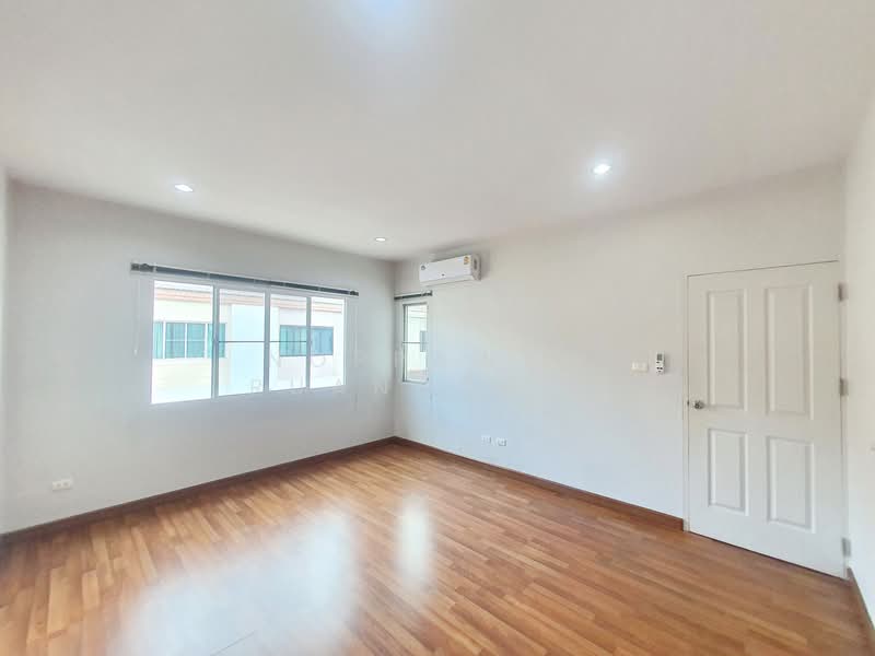 ให้เช่า ทาวน์โฮม 3 ชั้น ถนนสุทธิสาร ใกล้ MRT สุทธิสาร 1 กม., Bangkok, Samsen Nok, Huai Khwang, Bangkok, 3 Bedrooms, 120 sqm, Townhouse For Rent, by Noppawan Ruangdech, 500271621 - DDproperty.com