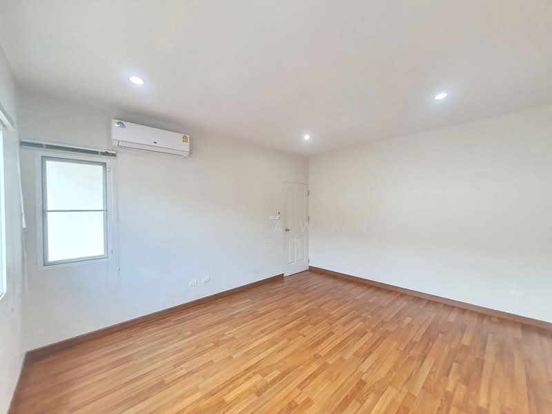 ให้เช่า ทาวน์โฮม 3 ชั้น ถนนสุทธิสาร ใกล้ MRT สุทธิสาร 1 กม., Bangkok, Samsen Nok, Huai Khwang, Bangkok, 3 Bedrooms, 120 sqm, Townhouse For Rent, by Noppawan Ruangdech, 500271621 - DDproperty.com