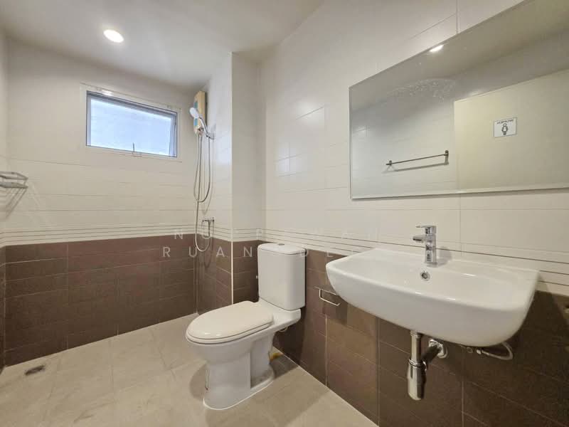 ให้เช่า ทาวน์โฮม 3 ชั้น ถนนสุทธิสาร ใกล้ MRT สุทธิสาร 1 กม, Bangkok, Samsen Nok, Huai Khwang, Bangkok, 3 Bedrooms, 120 sqm, Townhouse For Rent, by Noppawan Ruangdech, 500271621 - DDproperty.com