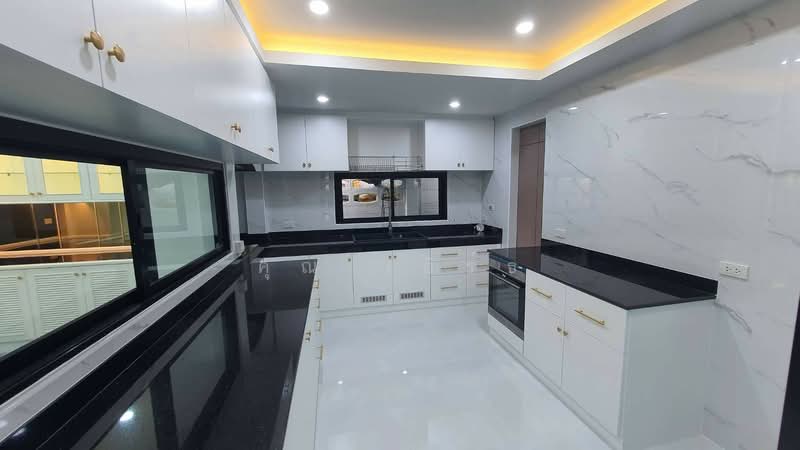 ให้เช่าบ้านเดี่ยวหลังใหญ่ ซอยรัชดา 32 ( 5 ห้องนอน พร้อมเฟอร์นิเจอร์ ) ตกแต่งModern, กรุงเทพ, ลาดพร้าว, กรุงเทพ, 350 ตร.ม., บ้านเดี่ยว ให้เช่า, โดย คุณ เอิร์ธ, 500271748 - DDproperty.com