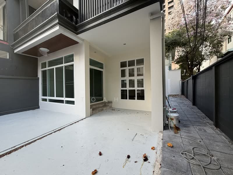 อาคารให้เช่า พระโขนง สุขุมวิท : Buildings for rent in Phra Khanong, Sukhumvit., Bangkok, Phra Kanong, Khlong Toei, Bangkok, , 400 sqm, Shophouse For Rent, by TOAH T., 500271783 - DDproperty.com