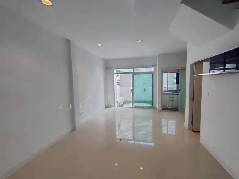 Baanklangmuang Urbanion Ladprao 71, Bangkok, Lat Phrao, Lat Phrao, Bangkok, 3 Bedrooms, 167 sqm, Townhouse For Sale, by Wipada Leelerdpong, 500271866 - DDproperty.com