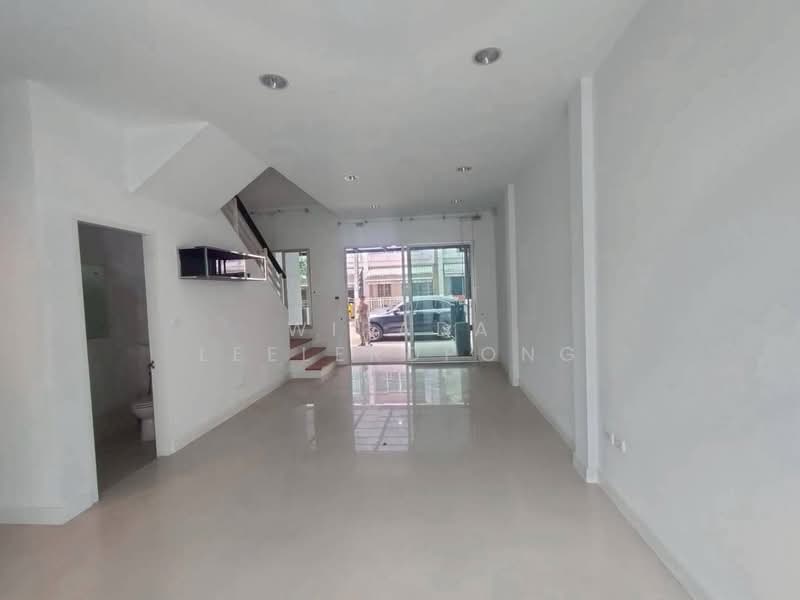Baanklangmuang Urbanion Ladprao 71, Bangkok, Lat Phrao, Lat Phrao, Bangkok, 3 Bedrooms, 167 sqm, Townhouse For Sale, by Wipada Leelerdpong, 500271866 - DDproperty.com