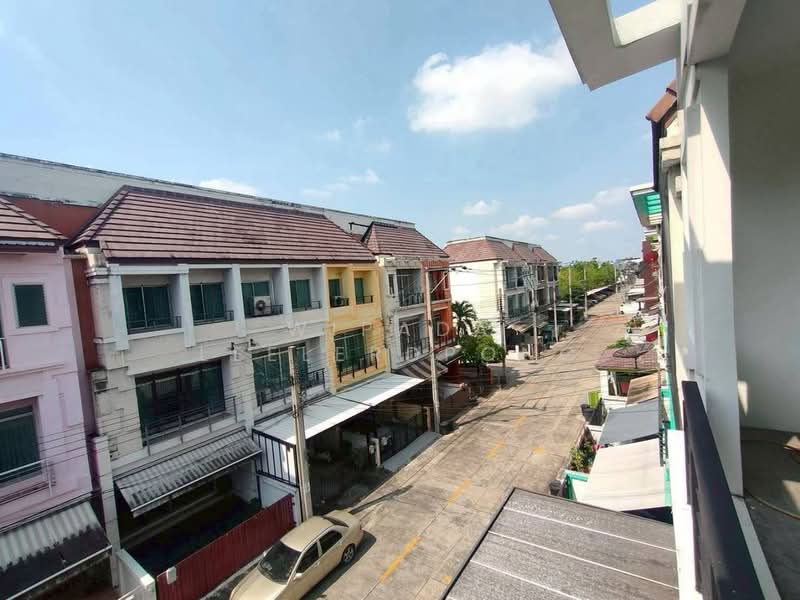 Baanklangmuang Urbanion Ladprao 71, Bangkok, Lat Phrao, Lat Phrao, Bangkok, 3 Bedrooms, 167 sqm, Townhouse For Sale, by Wipada Leelerdpong, 500271866 - DDproperty.com