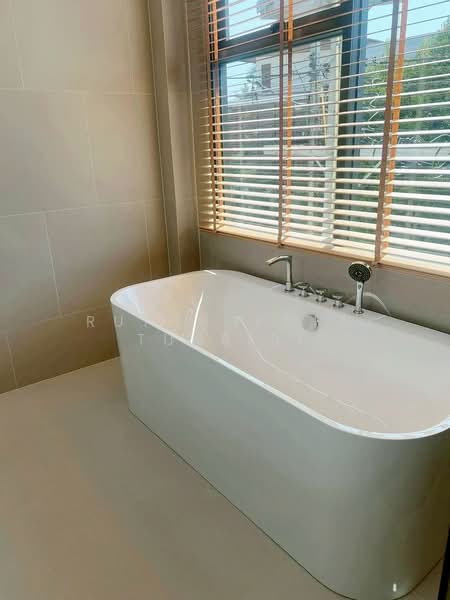 Pool Villa ให้เช่า ใกล้กาดฝรั่ง เพียง 10 นาที ค่าเช่า 85,000 บาท / เดือน รหัสทรัพย์ : No.14P022, Chiang Mai, San Phak Wan, Hang Dong, Chiang Mai, 4 Bedrooms, 150 sqm, Single Detached House For Rent, by Rutchaporn Tunsiri, 500271973 - DDproperty.com