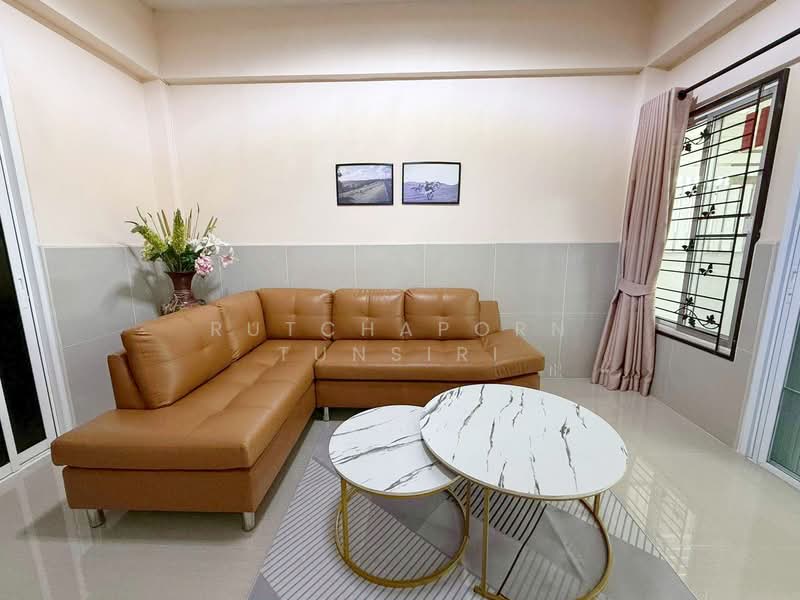 ให้เช่า - ทาวน์เฮ้าส์ให้เช่า – ใกล้ 89 พลาซ่า เพียง 5 นาที ค่าเช่า 15,000 บาท / เดือน รหัสทรัพย์ : No.15H859, เชียงใหม่