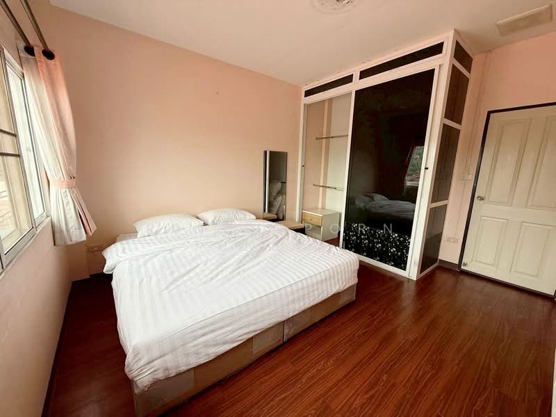 ทาวน์เฮ้าส์ให้เช่า – ใกล้ 89 พลาซ่า เพียง 5 นาที ค่าเช่า 15,000 บาท / เดือน รหัสทรัพย์ : No.15H859, Chiang Mai, Nong Hoi, Muang Chiang Mai, Chiang Mai, 3 Bedrooms, 100 sqm, Townhouse For Rent, by Rutchaporn Tunsiri, 500271977 - DDproperty.com