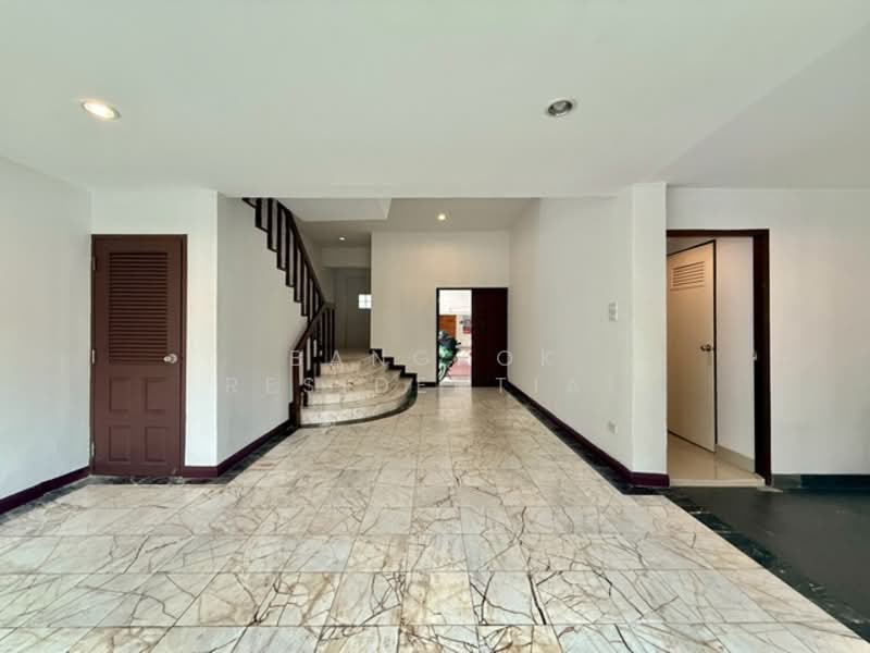 Leo Classic Place, Bangkok, Khlong Tan Nua, Watthana, Bangkok, 3 Bedrooms, 250 sqm, Townhouse For Rent, by Bangkok Residential, 500271979 - DDproperty.com