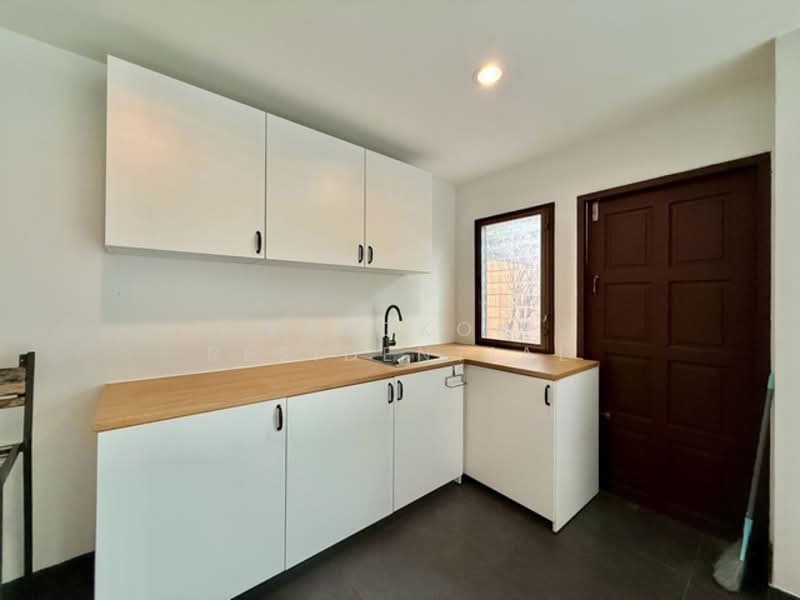 Leo Classic Place, Bangkok, Khlong Tan Nua, Watthana, Bangkok, 3 Bedrooms, 250 sqm, Townhouse For Rent, by Bangkok Residential, 500271979 - DDproperty.com