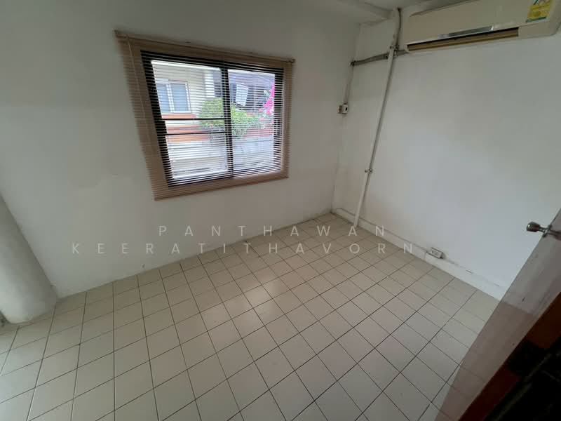 ให้เช่าด่วน ทาวน์โฮม 3 ชั้น ใกล้โรงพยาบาลวิชัยยุทธ์ ตรงข้ามโลตัส, Bangkok, Phaya Thai, Phaya Thai, Bangkok, 3 Bedrooms, 220 sqm, Townhouse For Rent, by Panthawan Keeratithavornanan, 500271981 - DDproperty.com