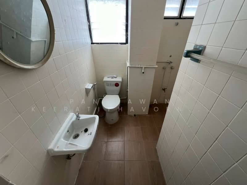 ให้เช่าด่วน ทาวน์โฮม 3 ชั้น ใกล้โรงพยาบาลวิชัยยุทธ์ ตรงข้ามโลตัส, Bangkok, Phaya Thai, Phaya Thai, Bangkok, 3 Bedrooms, 220 sqm, Townhouse For Rent, by Panthawan Keeratithavornanan, 500271981 - DDproperty.com