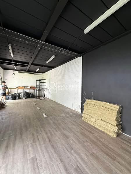 Retail Shop Cafe For Rent BTS Ekkamai Watthana Sukhumvit Bangkok, Bangkok, สุขุมวิท, Khlong Tan Nua, Watthana, Bangkok, , 107 sqm, Retail Space For Rent, by Konrarat Deesawat, 500271982 - DDproperty.com