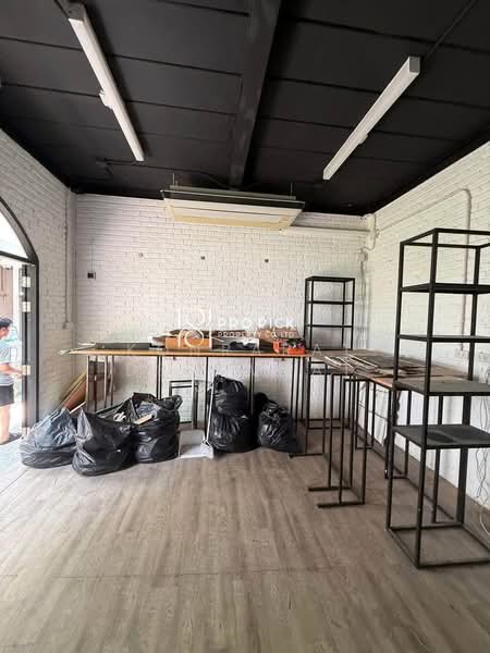 Retail Shop Cafe For Rent BTS Ekkamai Watthana Sukhumvit Bangkok, Bangkok, สุขุมวิท, Khlong Tan Nua, Watthana, Bangkok, , 107 sqm, Retail Space For Rent, by Konrarat Deesawat, 500271982 - DDproperty.com