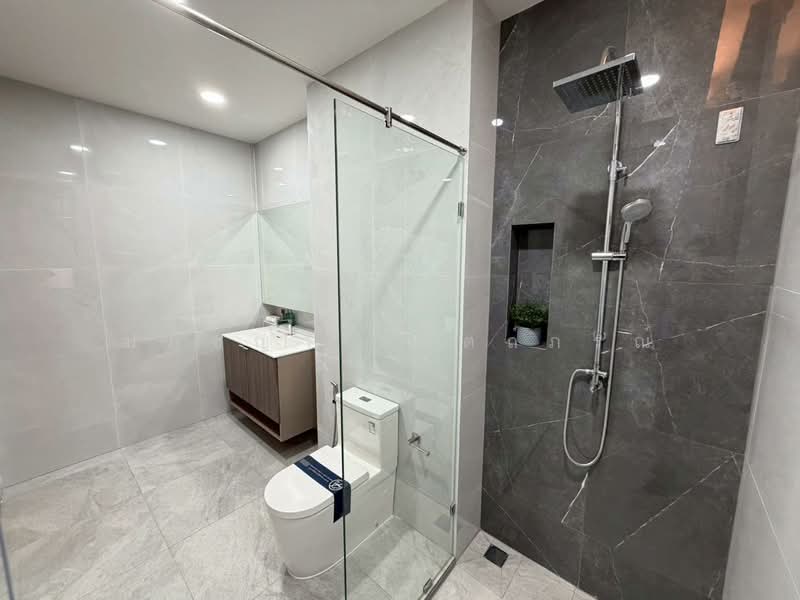 ปรีชา รามคำแหง-กรุงเทพกรีฑา, Bangkok, Khlong Song Ton Nun, Lat Krabang, Bangkok, 4 Bedrooms, 400 sqm, Single Detached House For Sale, by ปภัชญา ธนัตถ์ภรณ์, 500272118 - DDproperty.com