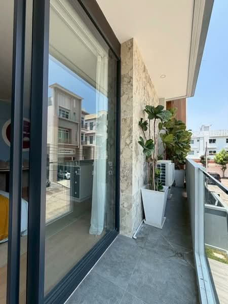 ปรีชา รามคำแหง-กรุงเทพกรีฑา, Bangkok, Khlong Song Ton Nun, Lat Krabang, Bangkok, 4 Bedrooms, 400 sqm, Single Detached House For Sale, by ปภัชญา ธนัตถ์ภรณ์, 500272118 - DDproperty.com