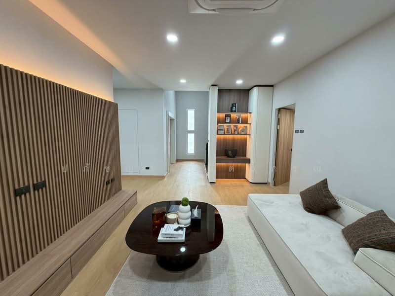 ปรีชา รามคำแหง-กรุงเทพกรีฑา, Bangkok, Khlong Song Ton Nun, Lat Krabang, Bangkok, 4 Bedrooms, 400 sqm, Single Detached House For Sale, by ปภัชญา ธนัตถ์ภรณ์, 500272118 - DDproperty.com