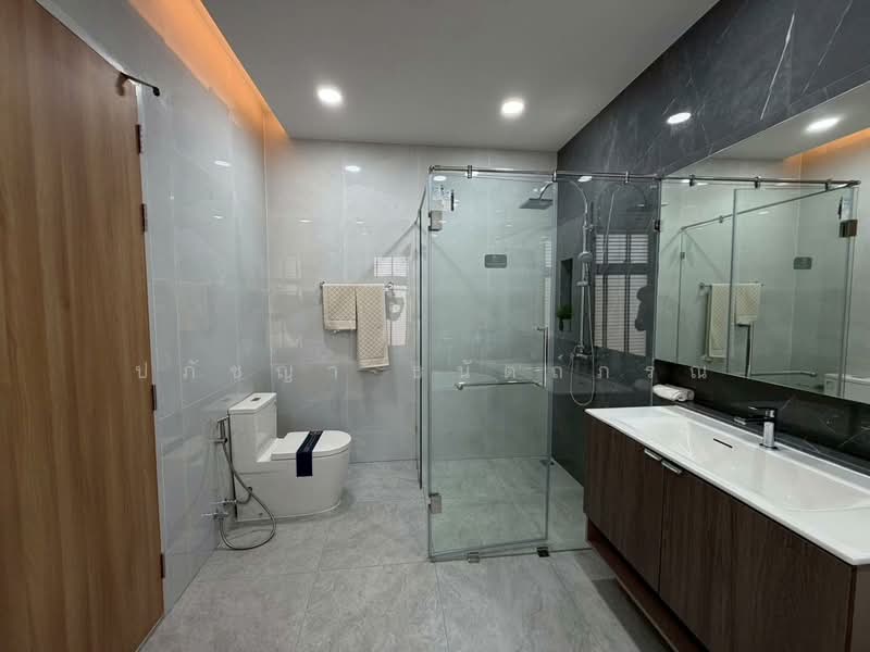 ปรีชา รามคำแหง-กรุงเทพกรีฑา, Bangkok, Khlong Song Ton Nun, Lat Krabang, Bangkok, 4 Bedrooms, 400 sqm, Single Detached House For Sale, by ปภัชญา ธนัตถ์ภรณ์, 500272118 - DDproperty.com